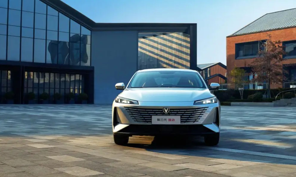 补贴后5.39万起，2025款第三代逸动油耗低至5.05L，电车不香了？