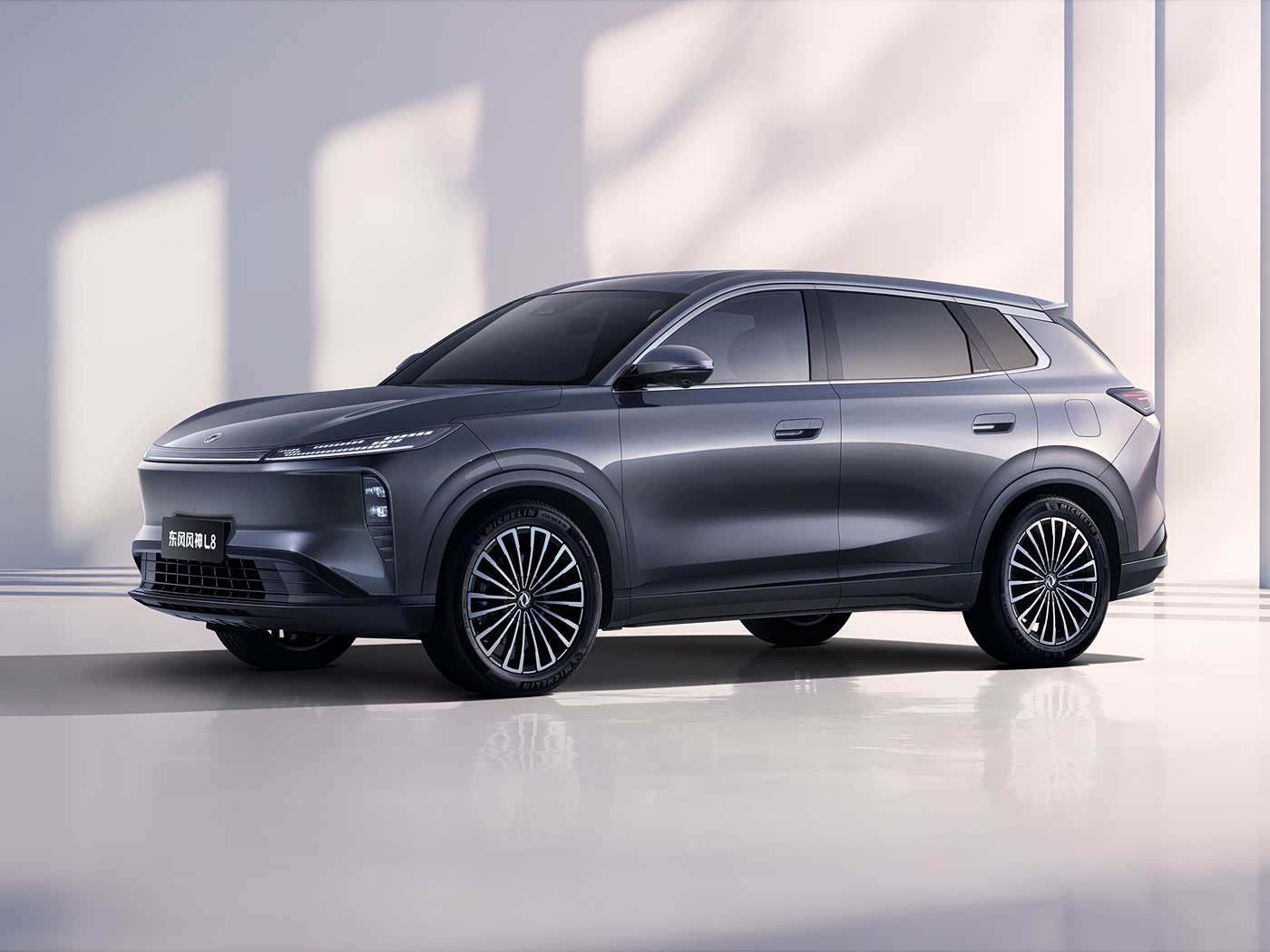 东风风神L8预售12.99万起，同为L8价格不到一半，产品力如何？