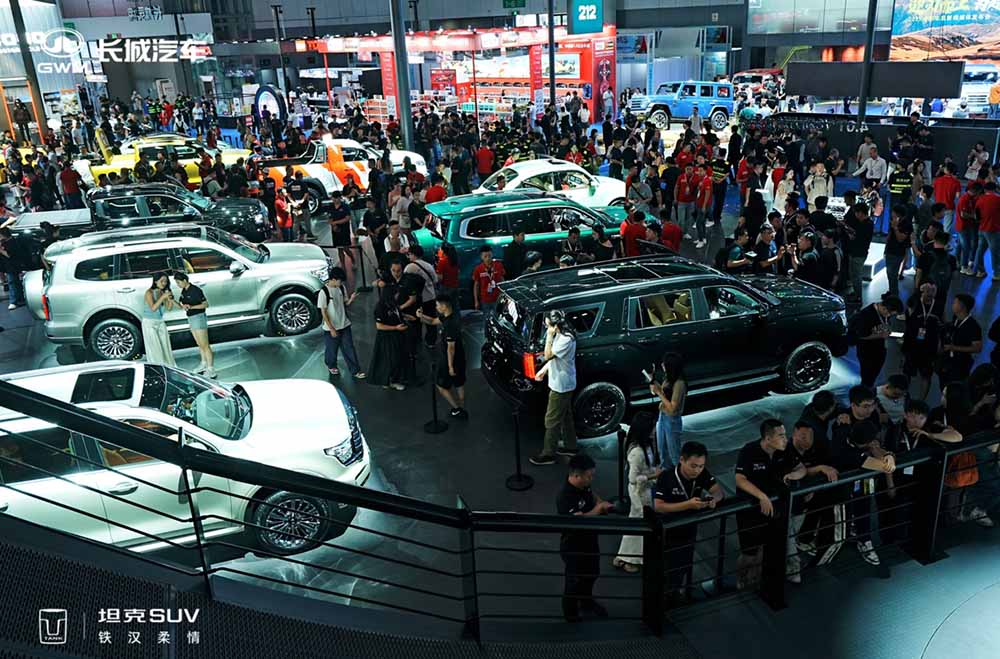 全新坦克500亮相成都车展，上市两小时大定破1.2万台，豪华与性能兼得