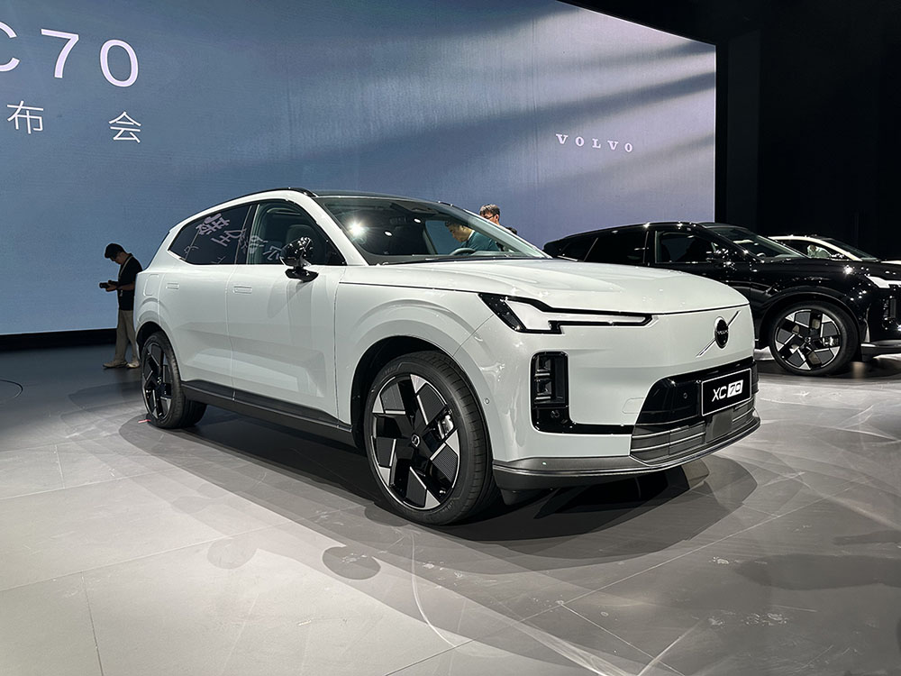 豪华超混开始“拼实在”，沃尔沃全新XC70能成为30万级“补位者”吗？