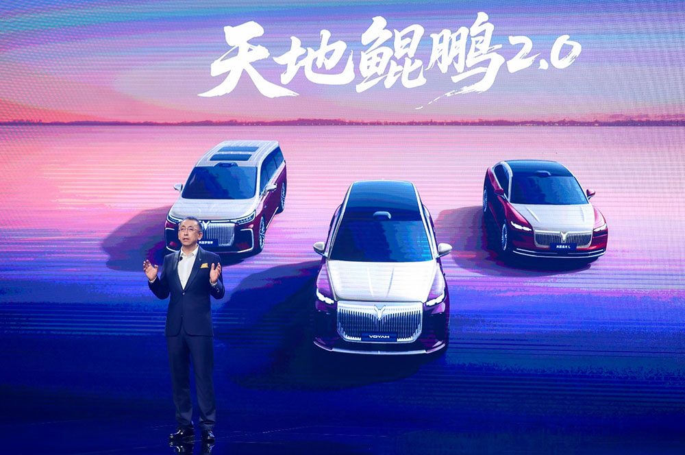 三旗舰成阵破局BBA，中国豪华品牌的 “岚图式突围”