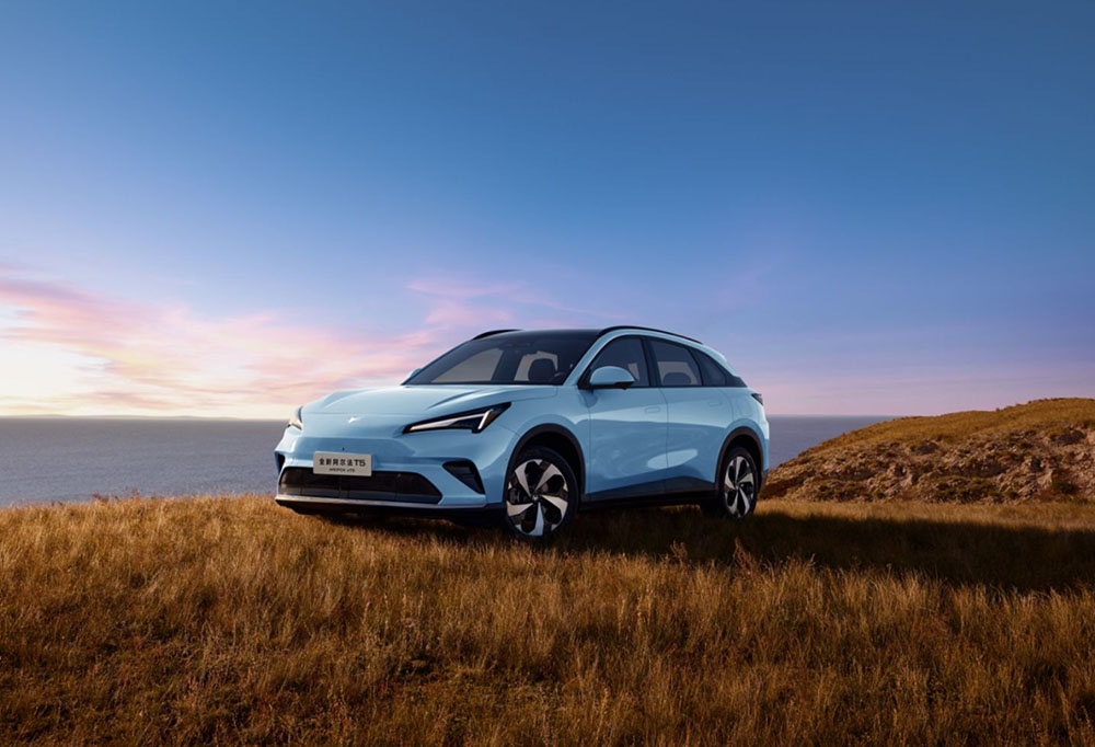 全新阿尔法T5双动力10.98万起，纯电705km+增程1215km，通勤长途都能打