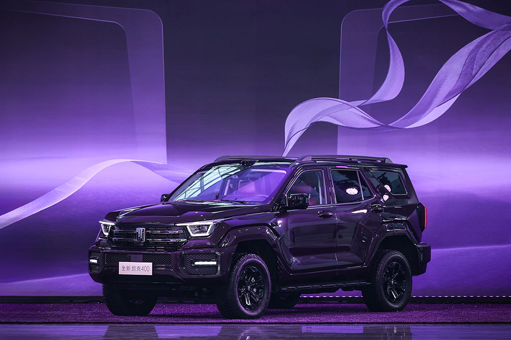 全新坦克400售24.98万起，这不是车，而是一台有调性的越野装备