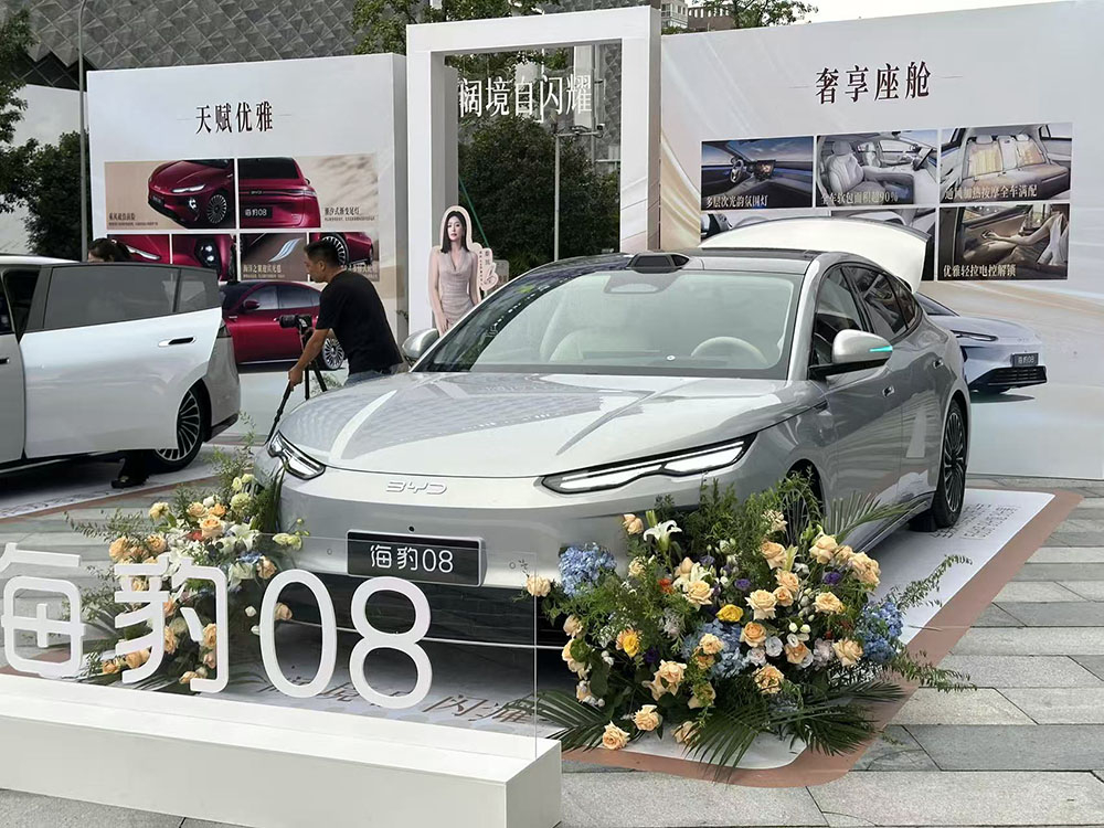 海豹08成都上市，不玩噱头，20万级家用轿车的务实顶配