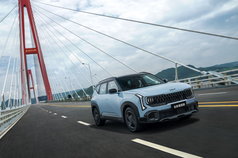 起亚全新赛图斯售7.99万起，同级独有8AT变速箱，长轴距大空间