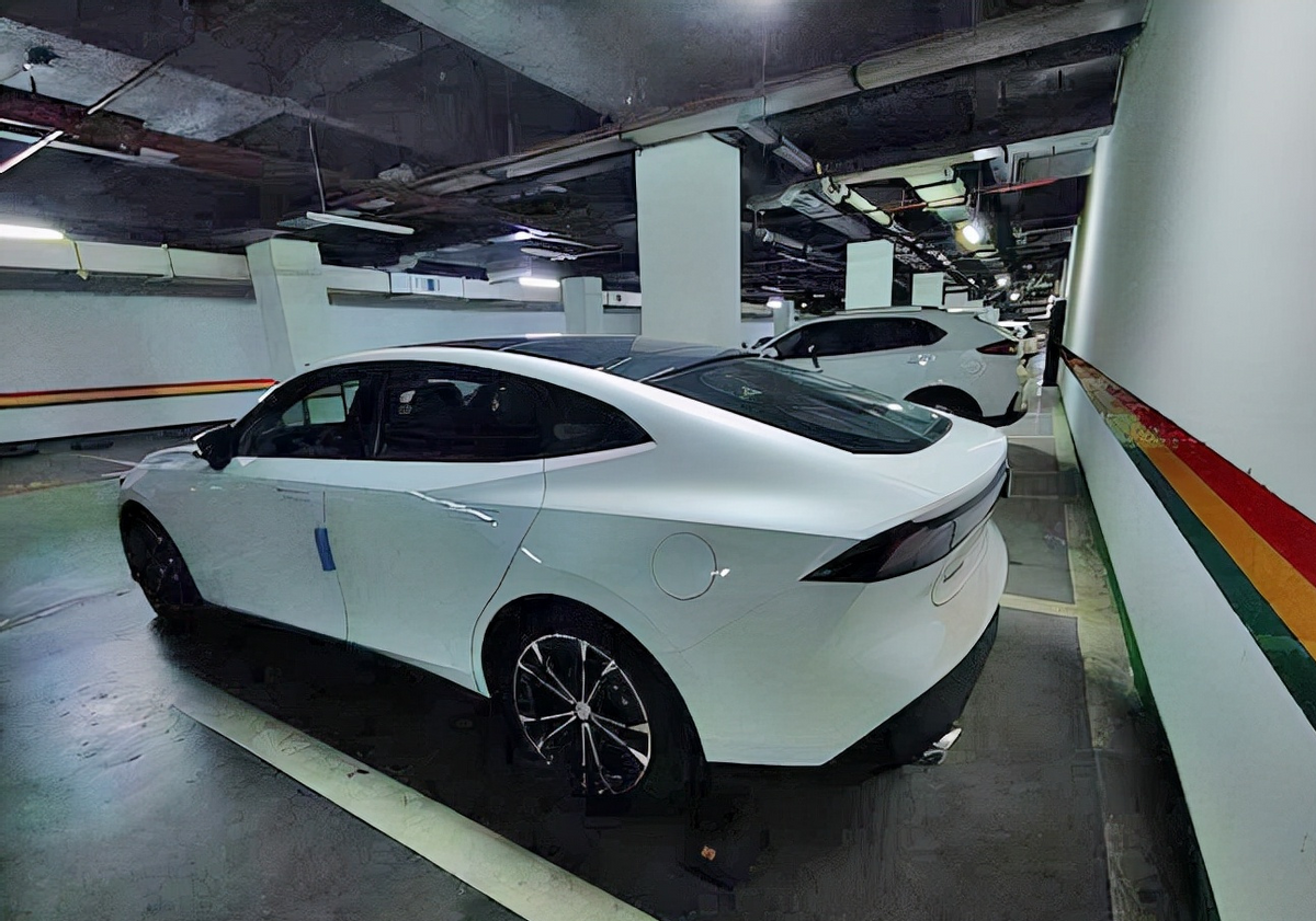 长安UNI-V实车曝光,设计师估计科幻片看多了