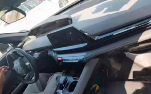 长安UNI-V实车曝光,设计师估计科幻片看多了