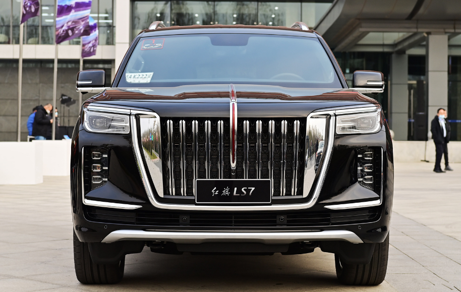 红旗顶级豪华SUV曝光，气势不输库里南，配4.0T V8+空气悬架