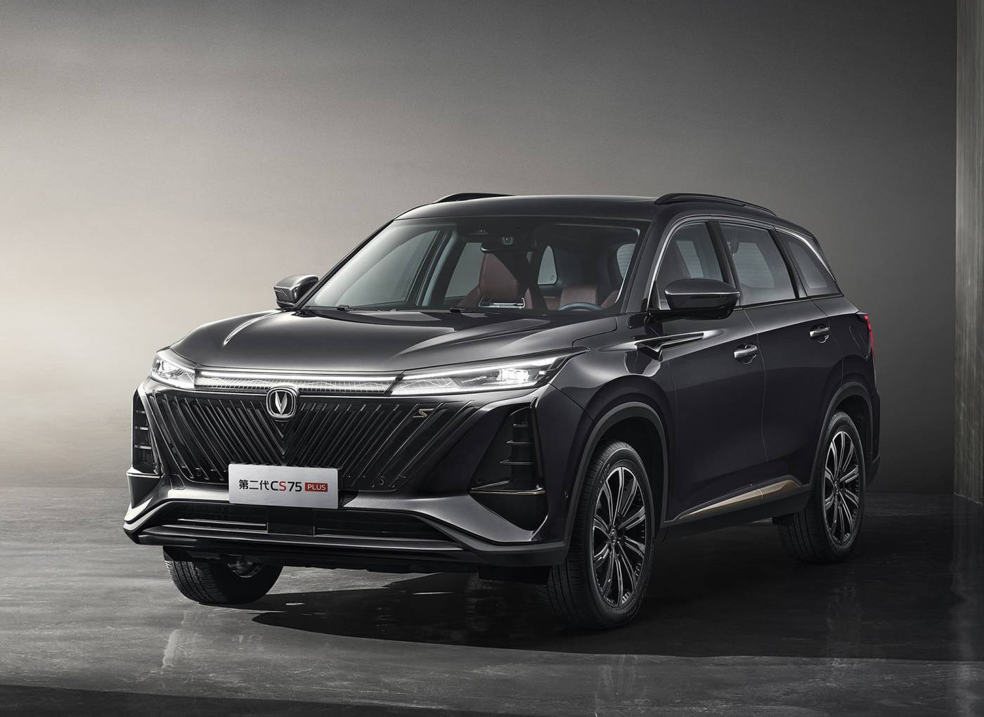 长安第二代CS75 PLUS售12.49万起，设计优化，全系标配8AT